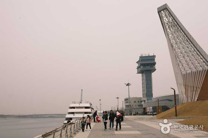 Ara Tower und Ara Waterway - Seo-gu, Incheon, Korea (https://codecorea.github.io)