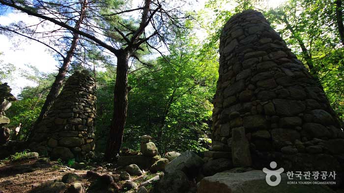 Ice Valley Ecological Road Stone Tower - Jecheon-si, Chungbuk, Korea (https://codecorea.github.io)