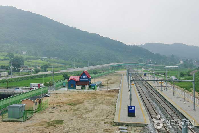Seokbul Station auf der neu eingerichteten Jungang Linie - Yangpyeong-gun, Gyeonggi-do, Korea (https://codecorea.github.io)