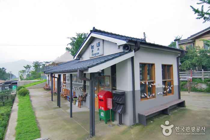 История Neungnae, открытая в 1956 году, была закрыта в 2008 году. - Yangpyeong-gun, Кёнгидо, Корея (https://codecorea.github.io)