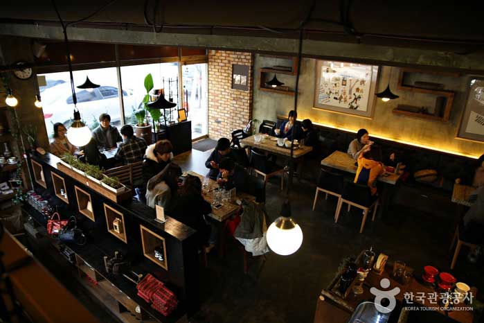 Dentro del castor de café - Chuncheon, Gangwon, Corea (https://codecorea.github.io)