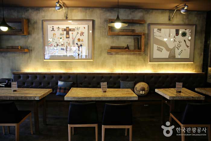 Inside the coffee beaver - Chuncheon, Gangwon, Korea (https://codecorea.github.io)
