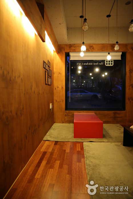 Cooles und doch charmantes Café-Interieur - Chuncheon, Gangwon, Korea (https://codecorea.github.io)