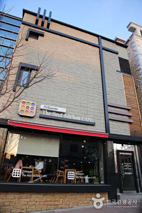 Postre cafe con apariencia elegante - Chuncheon, Gangwon, Corea (https://codecorea.github.io)