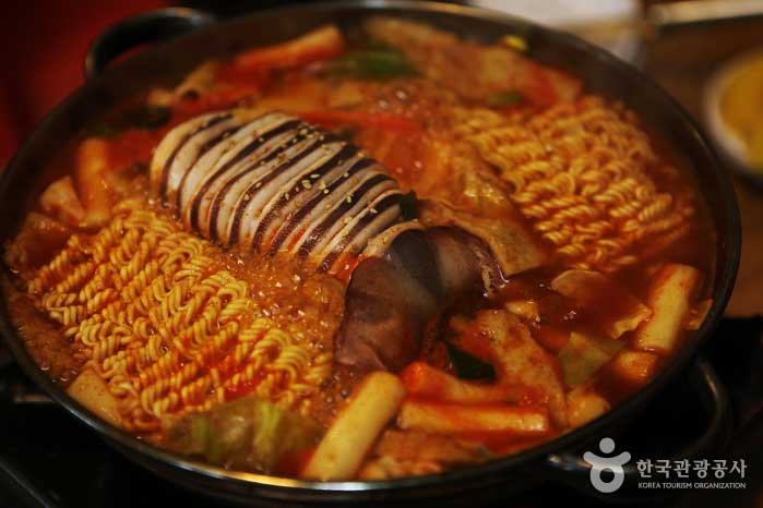 Tteokbokki，冬天的美味小吃 - 韓國首爾江東區