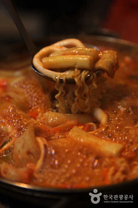 Мягкий, но жевательный пшеничный рисовый пирог - Гандонг-гу, Сеул, Корея (https://codecorea.github.io)