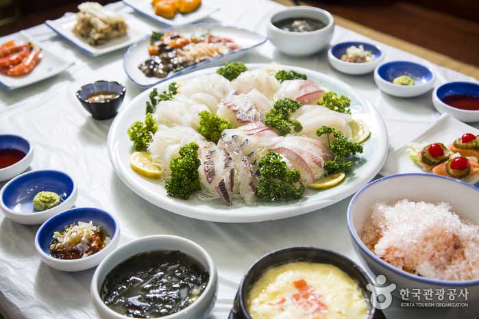 Restaurant de sushi Busan Minnak-dong - Jung-gu, Séoul, Corée (https://codecorea.github.io)