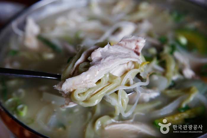 Buena compatibilidad con pollo suave y brotes crujientes - Jeju, Corea del Sur (https://codecorea.github.io)