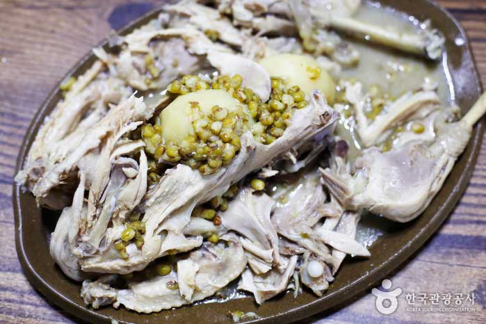 Pollo Gyorae-ri con ingredientes frescos - Jeju, Corea del Sur (https://codecorea.github.io)