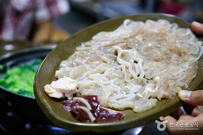 Corta el plato lleno de pechuga de pollo - Jeju, Corea del Sur (https://codecorea.github.io)