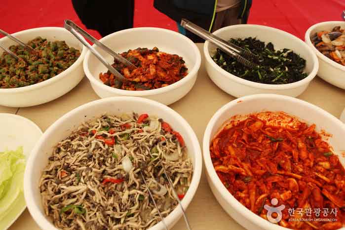 Salado y todo lo que puedas comer buffet por 10,000 wones por persona.(남성) - Nonsan, Chungcheongnam-do, Corea (https://codecorea.github.io)