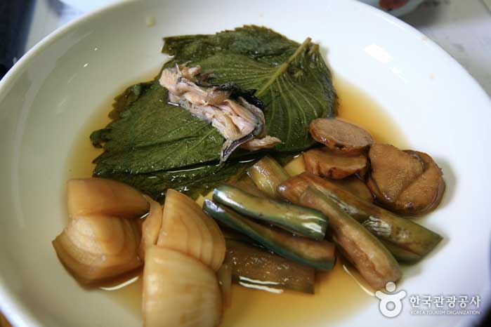 Encurtidos en escabeche en la comida feliz de la madrastra - Nonsan, Chungcheongnam-do, Corea (https://codecorea.github.io)