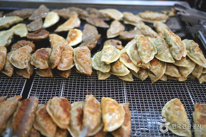Grilled dumplings with smoked meat - Cheongju, Chungbuk, Korea (https://codecorea.github.io)