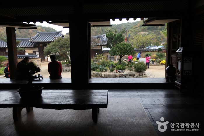 Soongdaemun, vue de Sarangchae, la maison de pin la plus profonde de Cheongsong - Gyeongju, Gyeongbuk, Corée (https://codecorea.github.io)