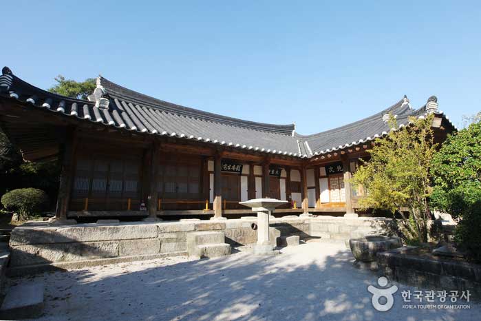 Sarangchae was restored in 2006. - Gyeongju, Gyeongbuk, Korea (https://codecorea.github.io)