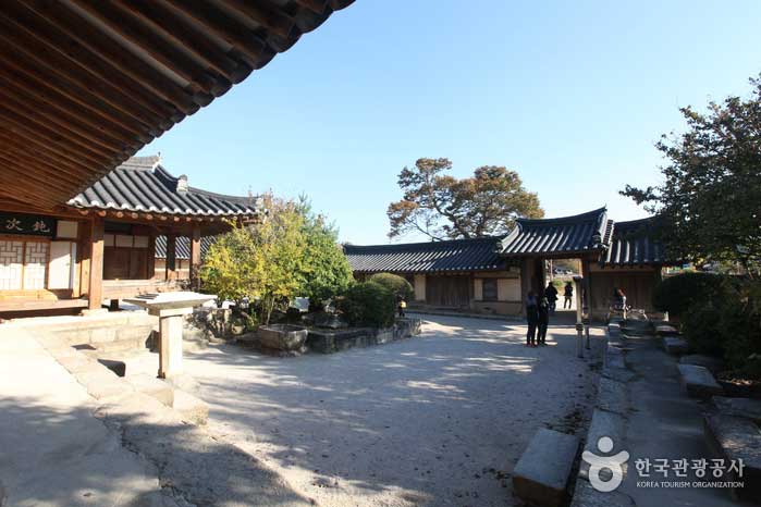 À l'intérieur de la maison la plus riche de la Sarangchae - Gyeongju, Gyeongbuk, Corée (https://codecorea.github.io)