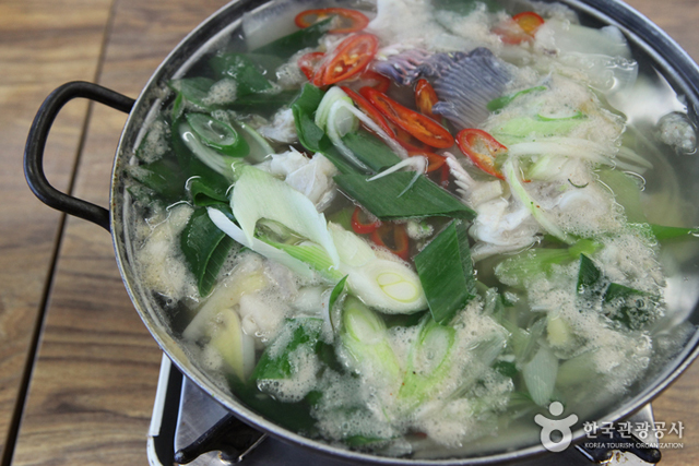 Soupe de poisson-chat d'eau - Geoje-si, Gyeongnam, Corée (https://codecorea.github.io)