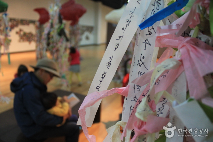 Expérience d'écriture de souhaits sur un ruban - Hapcheon-gun, Gyeongnam, Corée (https://codecorea.github.io)