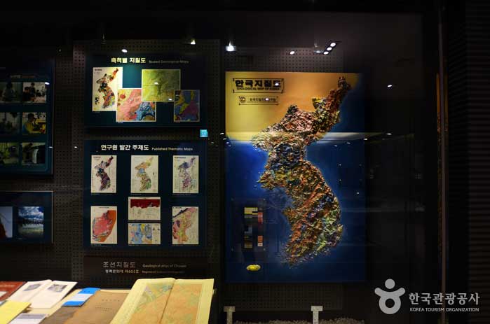Vista de la sala de exposiciones 1 dividida por cada tema - Yuseong-gu, Daejeon, Corea (https://codecorea.github.io)