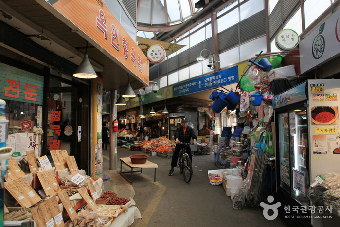 Mercado de Tongin, famoso por el petróleo tteokbokki(남성) - Jongno-gu, Seúl, Corea (https://codecorea.github.io)