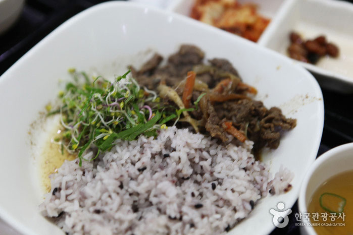 Bol de riz bulgogi aux champignons à Gyeongbu Expressway Anseong Rest Area (Busan) - Anseong, Gyeonggi-do, Corée (https://codecorea.github.io)