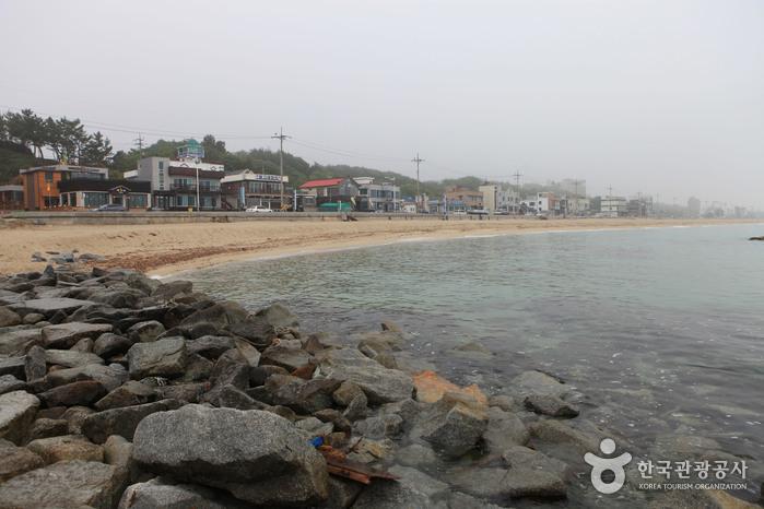 An einem sauren Tag eine Tasse Kaffee, Gangneung Sacheonjin Beach - Gangneung-si, Gangwon-do, Korea