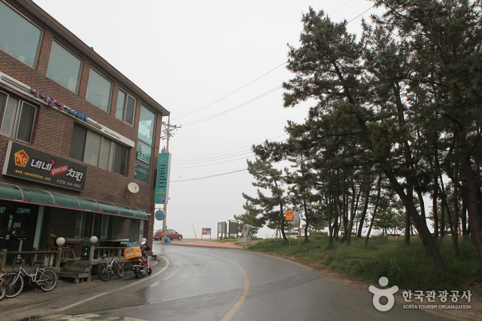 Paysage du port de Sacheonjin à Coffee Street - Gangneung-si, Gangwon-do, Corée (https://codecorea.github.io)