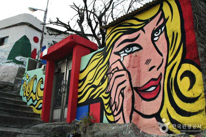 Nostálgico recorrido a pie por Masan, caminando por el mural de la aldea de Gogopa - Changwon, Gyeongnam, Corea del Sur