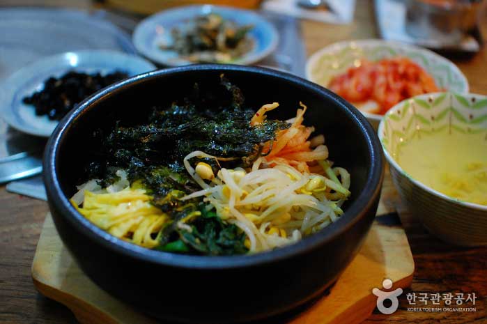 Jeonju Yu Abuela Bibimbap con un sabor que cumple con las expectativas - Jung-gu, Seúl, Corea (https://codecorea.github.io)
