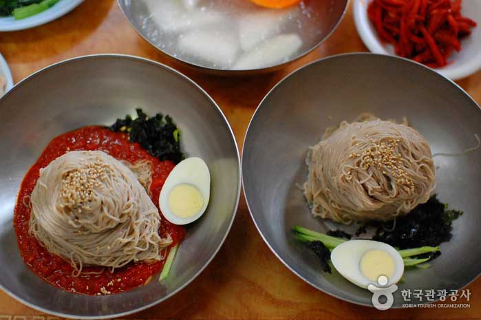 Goseong Makguksu est livré avec Dongchimi et nouilles séparément - Jung-gu, Séoul, Corée (https://codecorea.github.io)