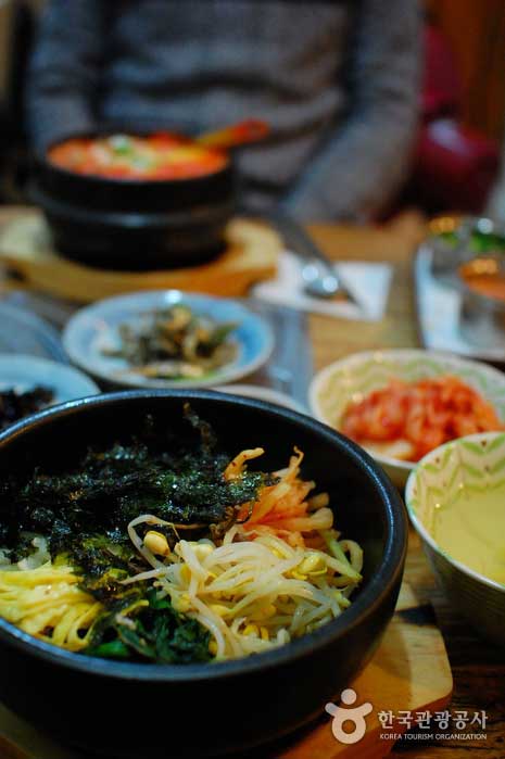 Schauen Sie sich einfach die köstliche visuelle Jeonju-Großmutter Bibimbap an - Jung-gu, Seoul, Korea (https://codecorea.github.io)