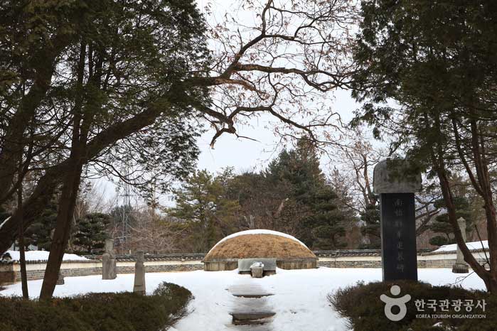 Клан генерала Нами возле Найнару - Чанчон, Канвондо, Корея (https://codecorea.github.io)