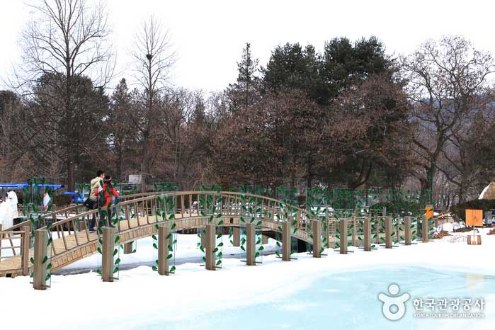 После первого поцелуя на мостике, <Зимняя соната> идите к первому месту поцелуя - Чанчон, Канвондо, Корея (https://codecorea.github.io)