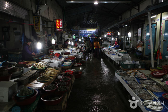Beolgyo Markt, wo Sie verschiedene Meeresprodukte sehen können - Boseong-Pistole, Jeollanam-do, Korea (https://codecorea.github.io)