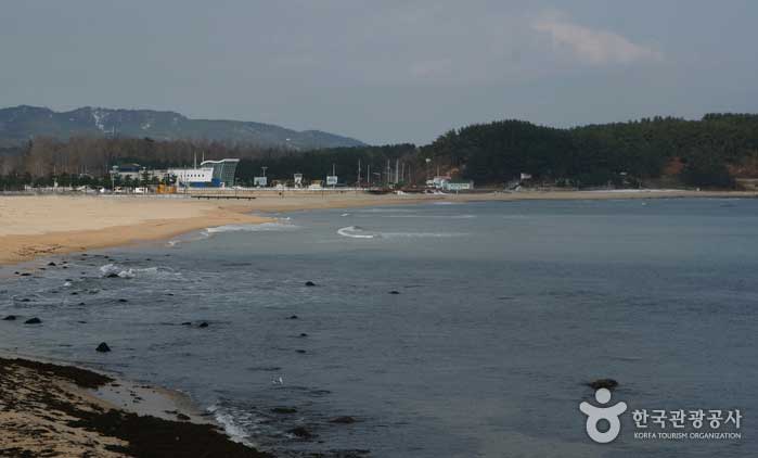 Hwajinpo Beach - Goseong-gun, Канвондо, Корея (https://codecorea.github.io)
