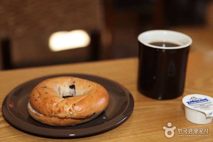 Un bagel qui équivaut à un simple repas - Nowon-gu, Séoul, Corée (https://codecorea.github.io)