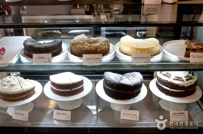 胡蘿蔔蛋糕和芝士蛋糕適合搭配咖啡 - 韓國首爾鐘路區 (https://codecorea.github.io)