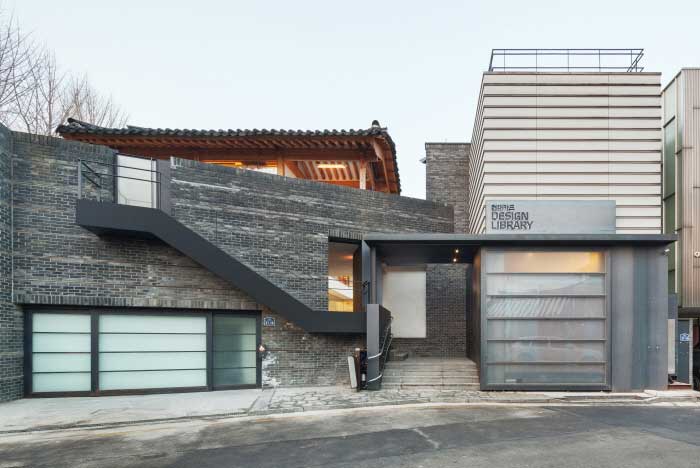 Una biblioteca que utiliza la belleza arquitectónica de Hanok (Foto proporcionada por Hyundai Card Design Library) - Seongnam-si, Gyeonggi-do, Corea (https://codecorea.github.io)