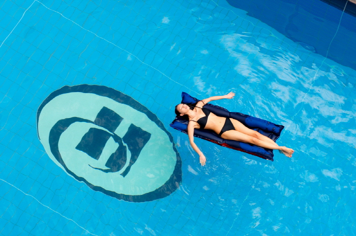 希爾頓大酒店游泳池<圖片由首爾希爾頓大酒店提供> - 韓國，首爾 (https://codecorea.github.io)
