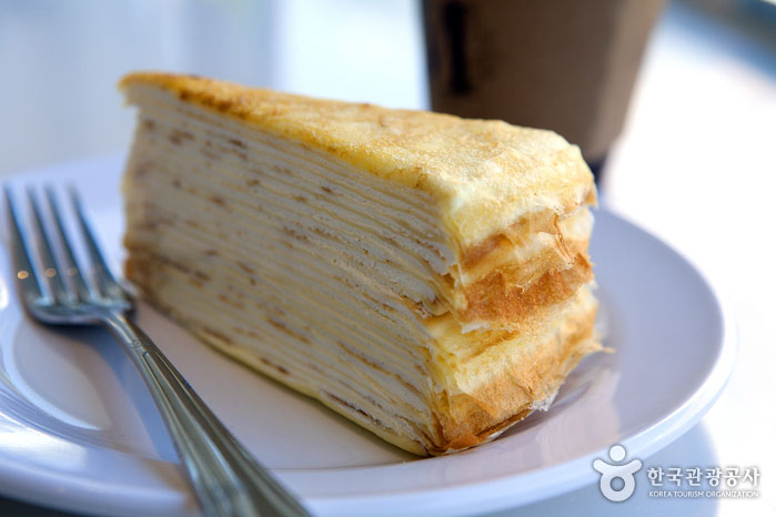 Más de 20 capas de pastel de crepe - Yongsan-gu, Seúl, Corea (https://codecorea.github.io)
