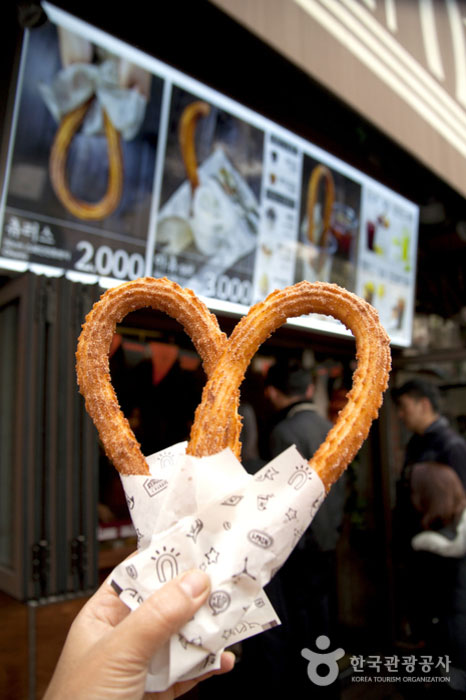 Collect 2 churros to form a heart - Yongsan-gu, Seoul, Korea (https://codecorea.github.io)
