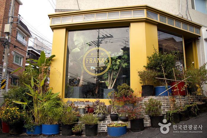 Cafe Frank, eine Atmosphäre in einer ruhigen Gasse - Yongsan-gu, Seoul, Korea (https://codecorea.github.io)