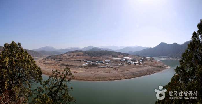 Paisaje del sendero turístico Dodam Sambong - Danyang-gun, Chungbuk, Corea (https://codecorea.github.io)