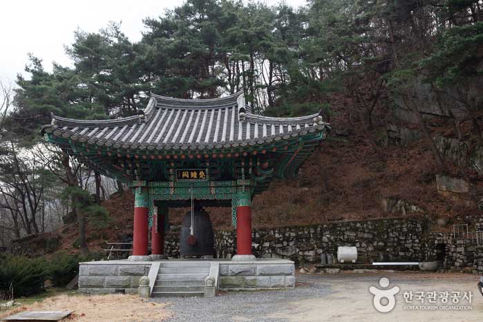 Храм лавы Beomjonggak - Окчеон-гун, Чунгбук, Корея (https://codecorea.github.io)