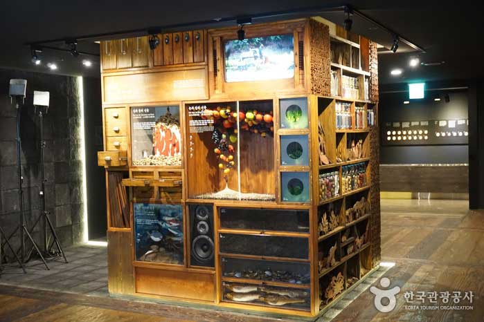 Куб, который представляет особенности корейской кухни - Чон-гу, Сеул, Корея (https://codecorea.github.io)