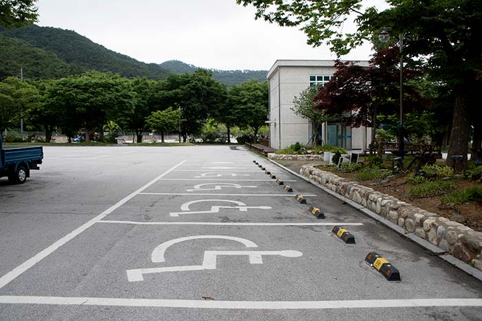 Aire de stationnement pour personnes handicapées - Gochang-gun, Jeollabuk-do, Corée (https://codecorea.github.io)