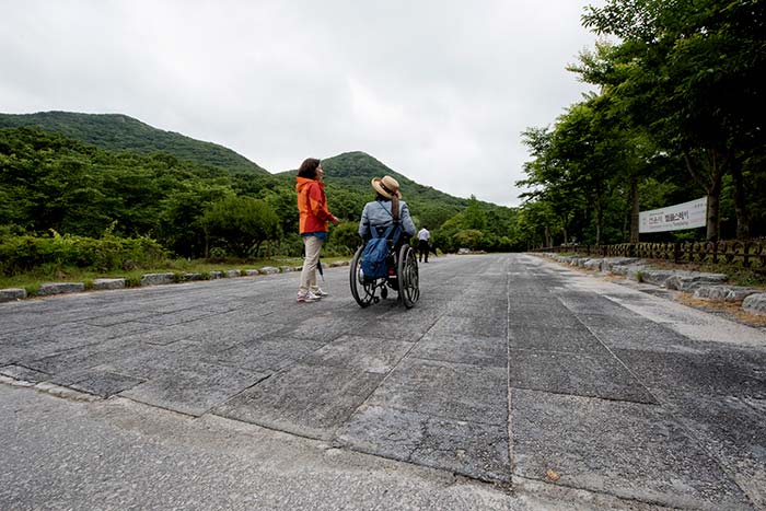 Eliminación de pasos y mejora del entorno irregular para caminar - Gochang-gun, Jeollabuk-do, Corea (https://codecorea.github.io)