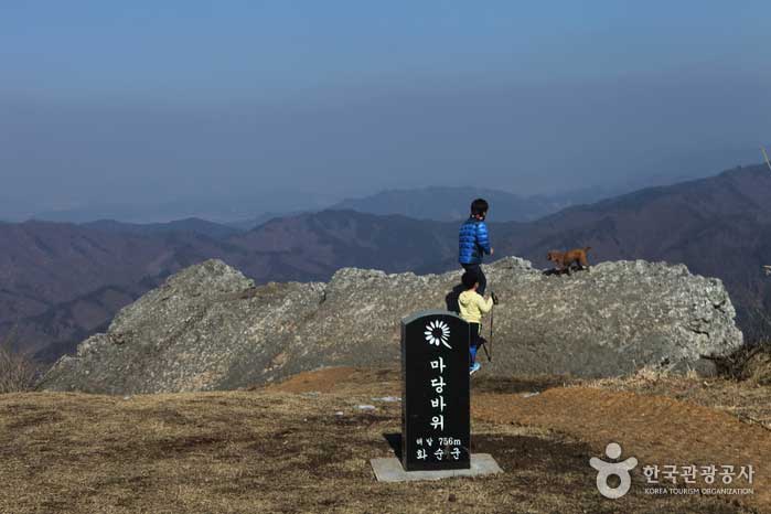 Après avoir passé le rocher de la cour, il touche le pont du ciel - Hwasun-gun, Jeollanam-do, Corée (https://codecorea.github.io)