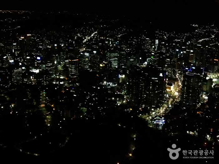 Ночной вид на Сеул с Намсанской Сеульской башни - Чон-гу, Сеул, Корея (https://codecorea.github.io)