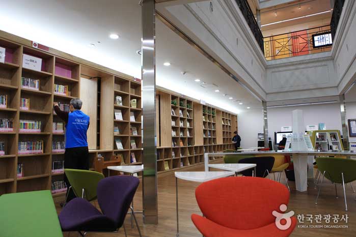 Book cafe on the 2nd floor - Jung-gu, Seoul, Korea (https://codecorea.github.io)